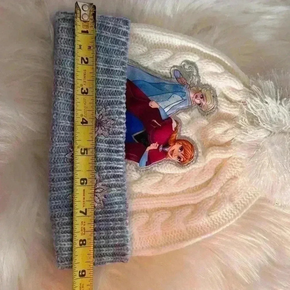 Disney Frozen winter knit hat with Pom Pom, glittery‎ featuring Elsa and Anna - Picture 6 of 7